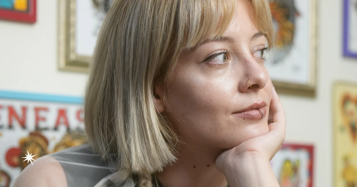 Miriam Beck von Alchemy Zürich, nachdenklich im Studio
